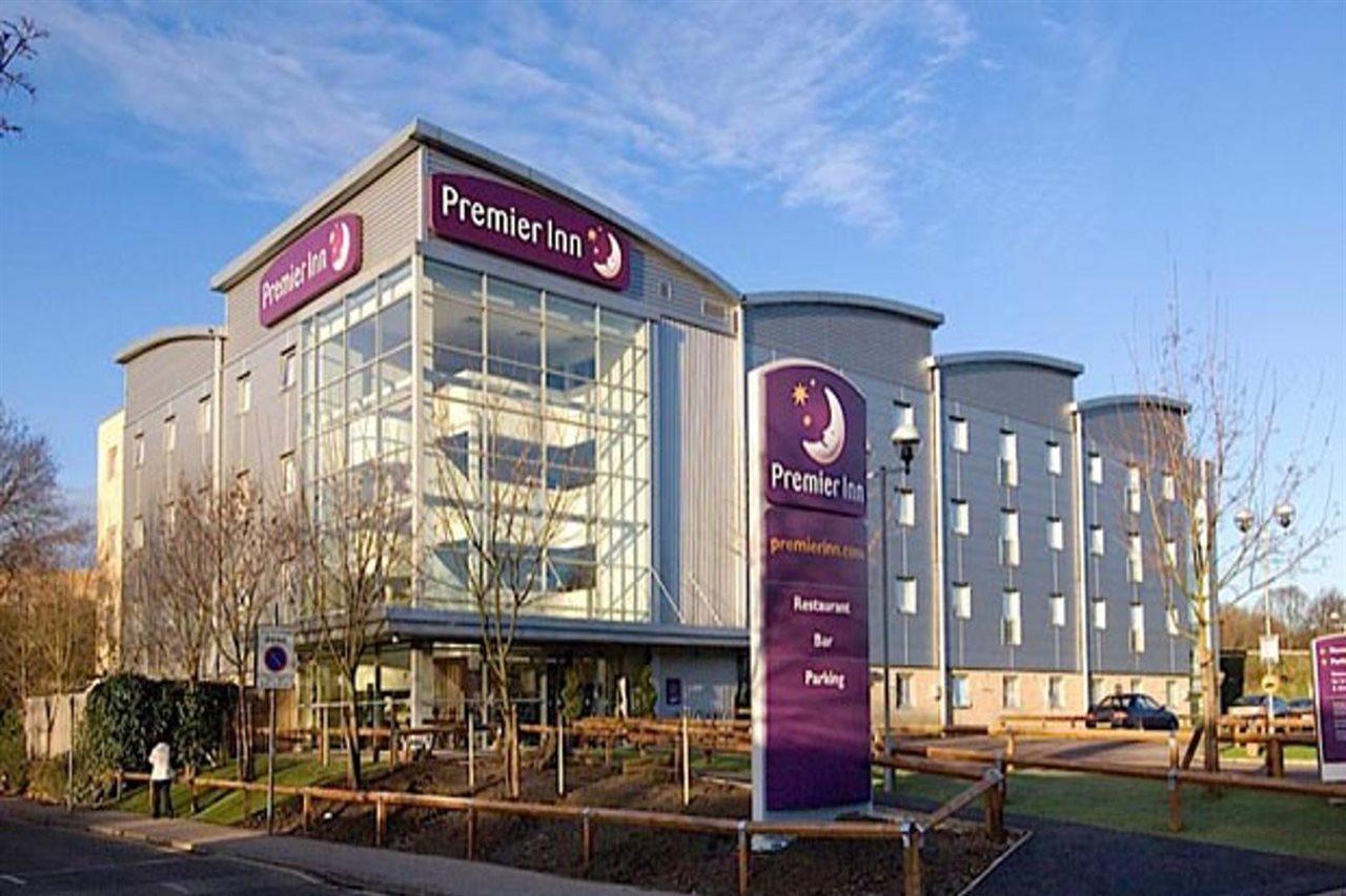 Premier Inn Watford Central Exterior foto