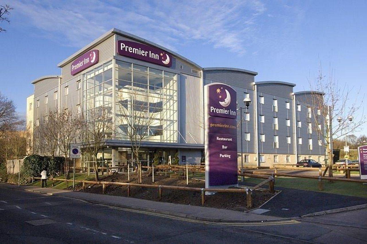 Premier Inn Watford Central Exterior foto
