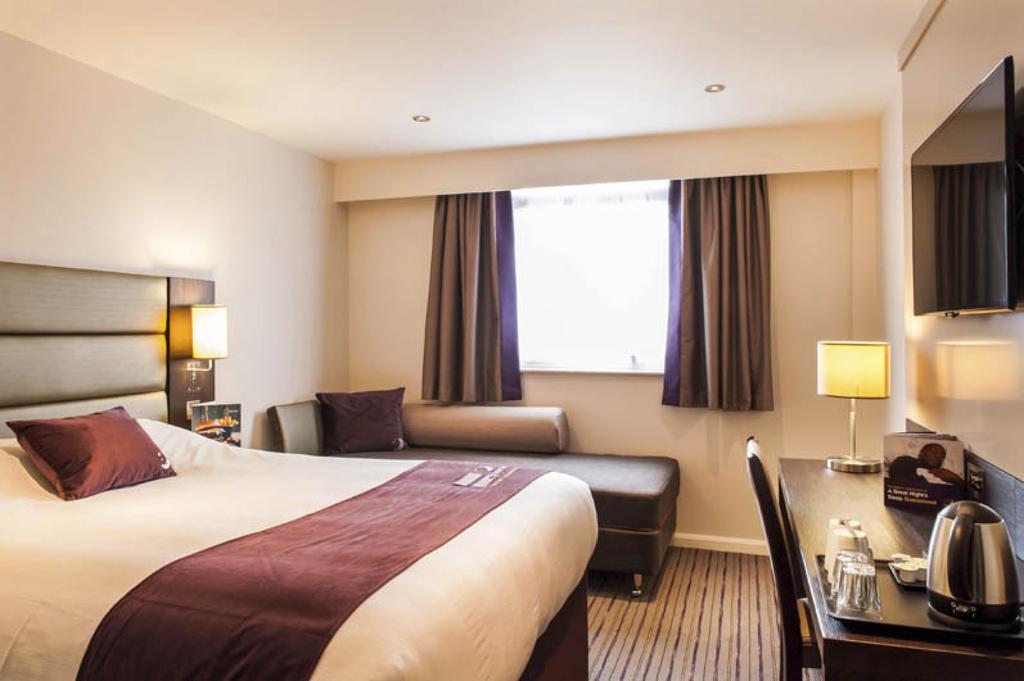 Premier Inn Watford Central Exterior foto