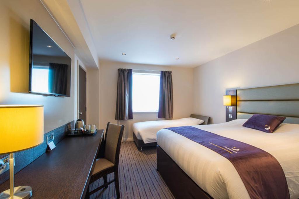 Premier Inn Watford Central Exterior foto