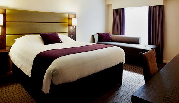 Premier Inn Watford Central Exterior foto