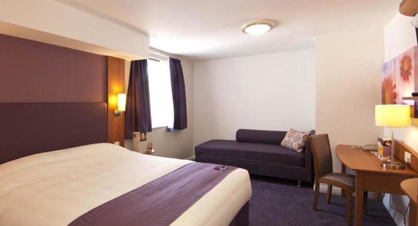 Premier Inn Watford Central Exterior foto